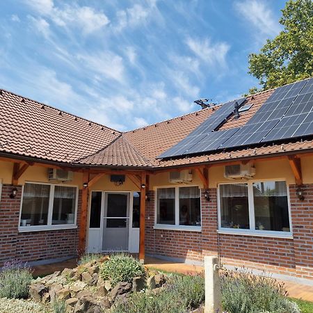 Holiday Apartmanhaz Gyula Extérieur photo