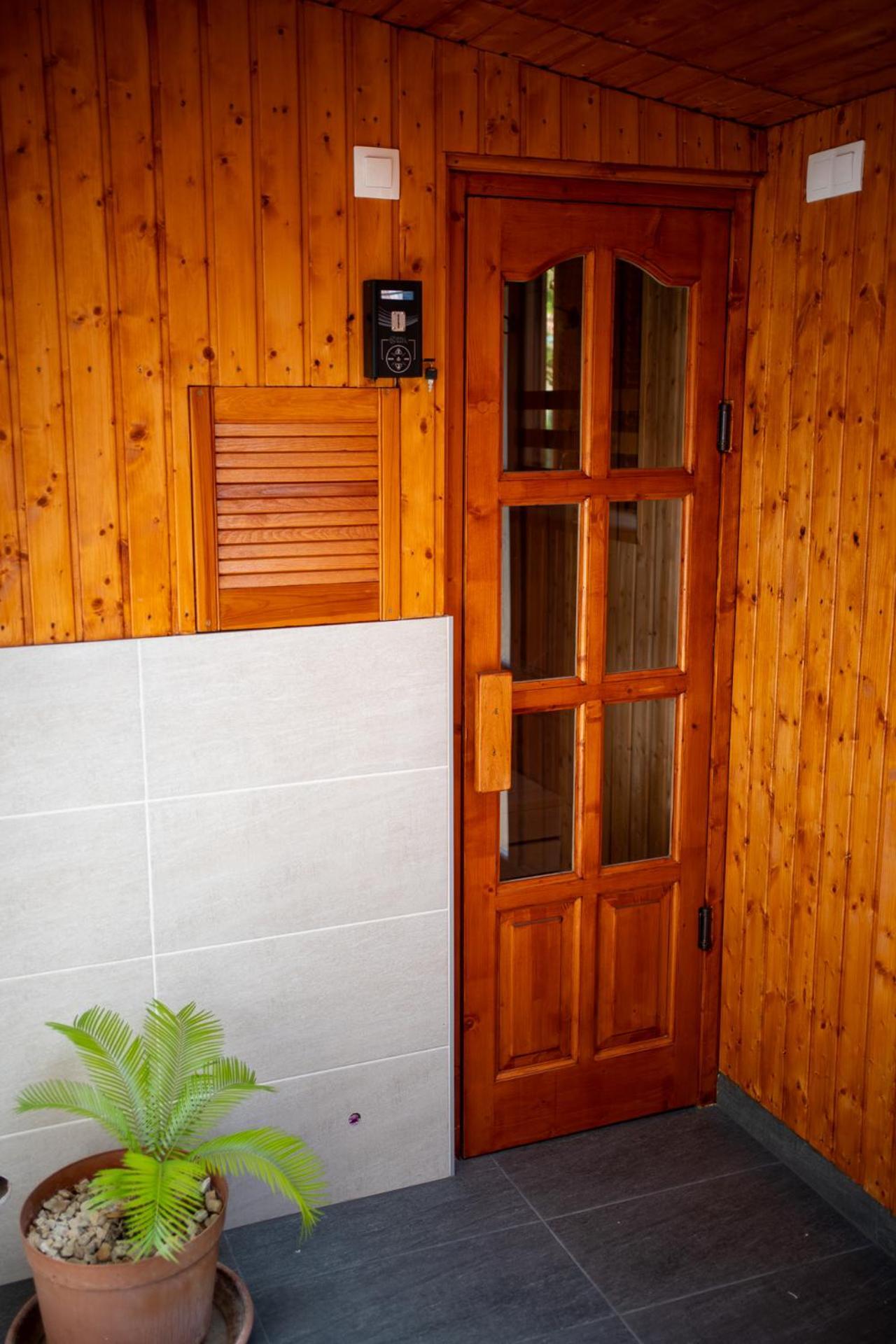 Holiday Apartmanhaz Gyula Extérieur photo