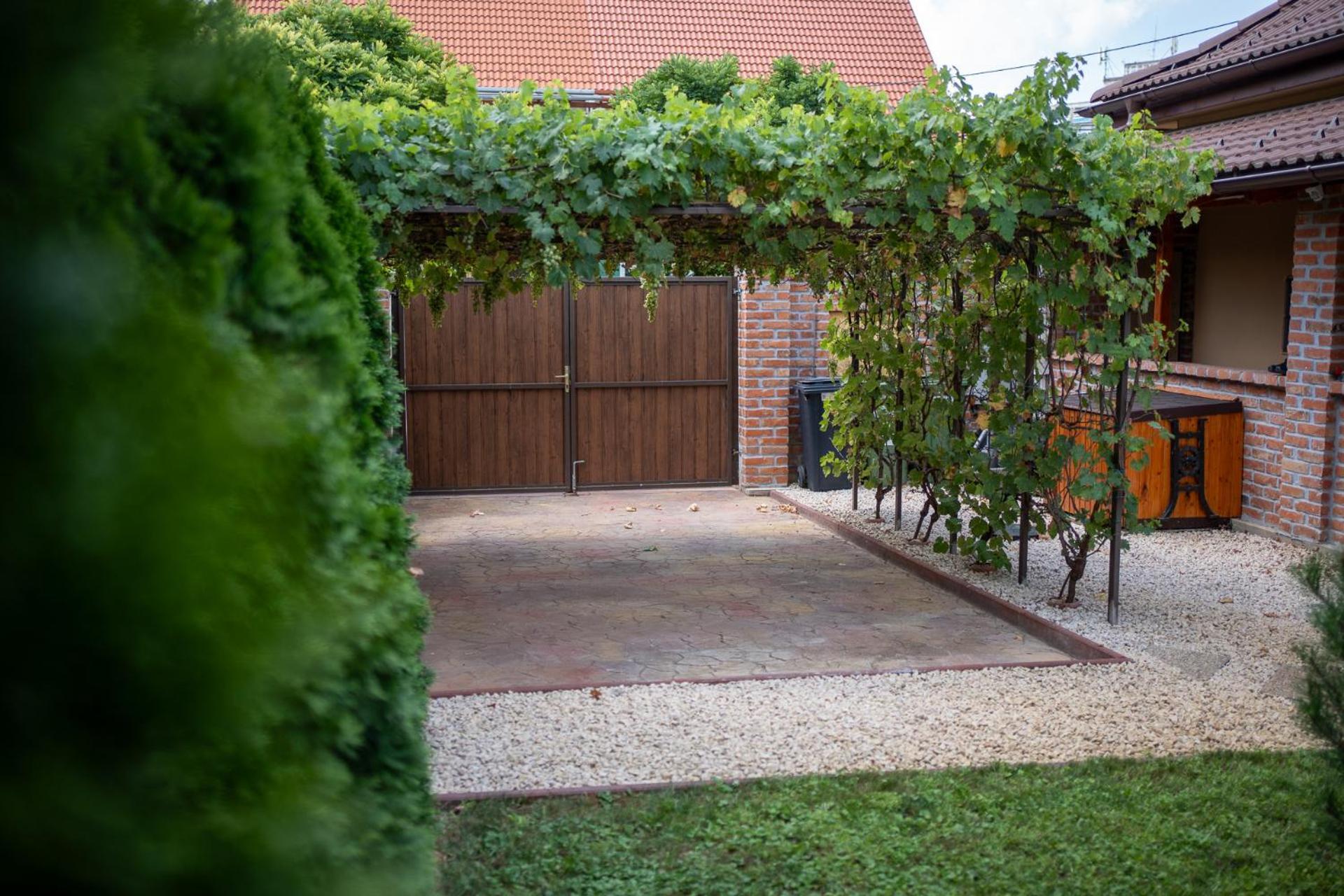 Holiday Apartmanhaz Gyula Extérieur photo