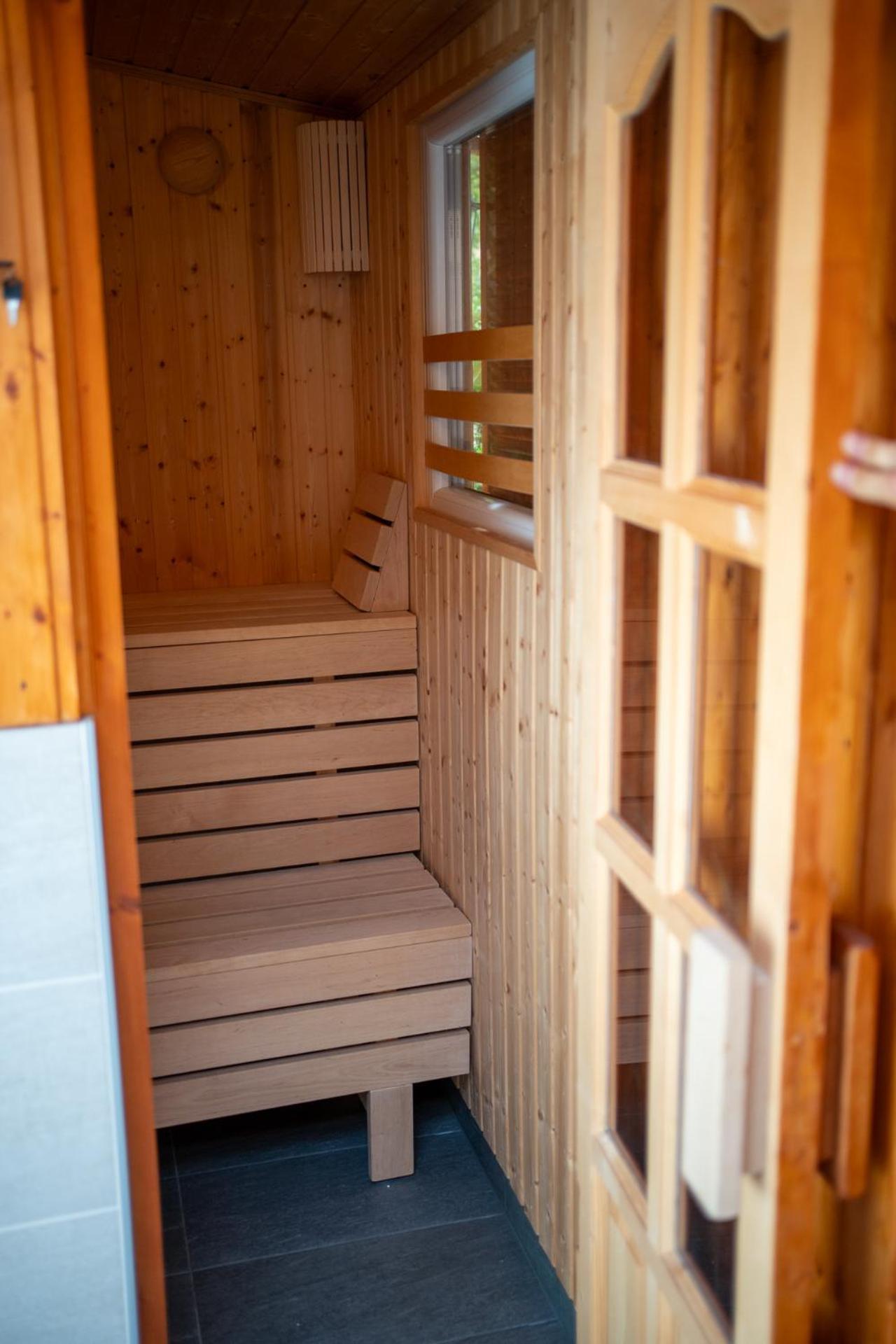 Holiday Apartmanhaz Gyula Extérieur photo