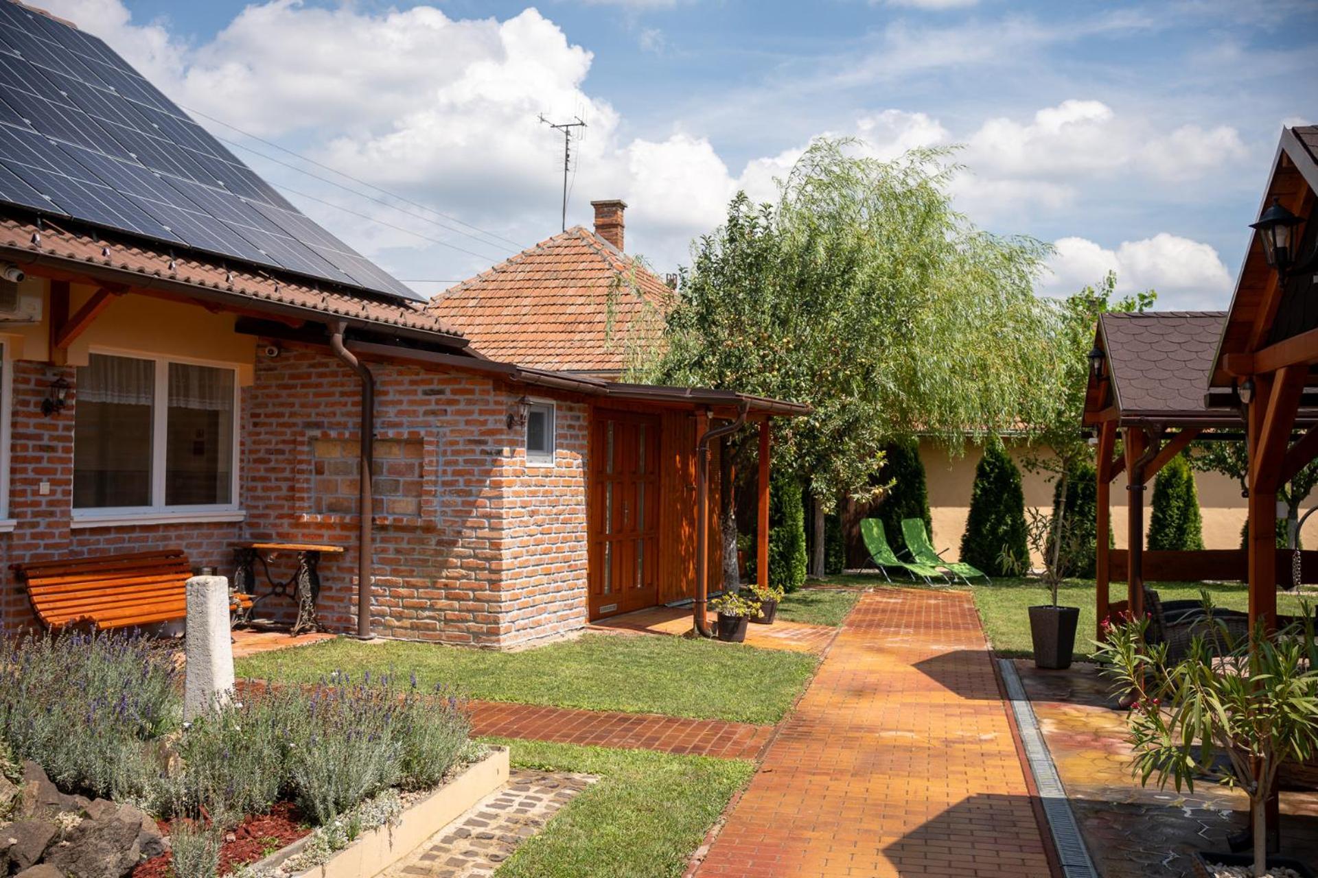 Holiday Apartmanhaz Gyula Extérieur photo