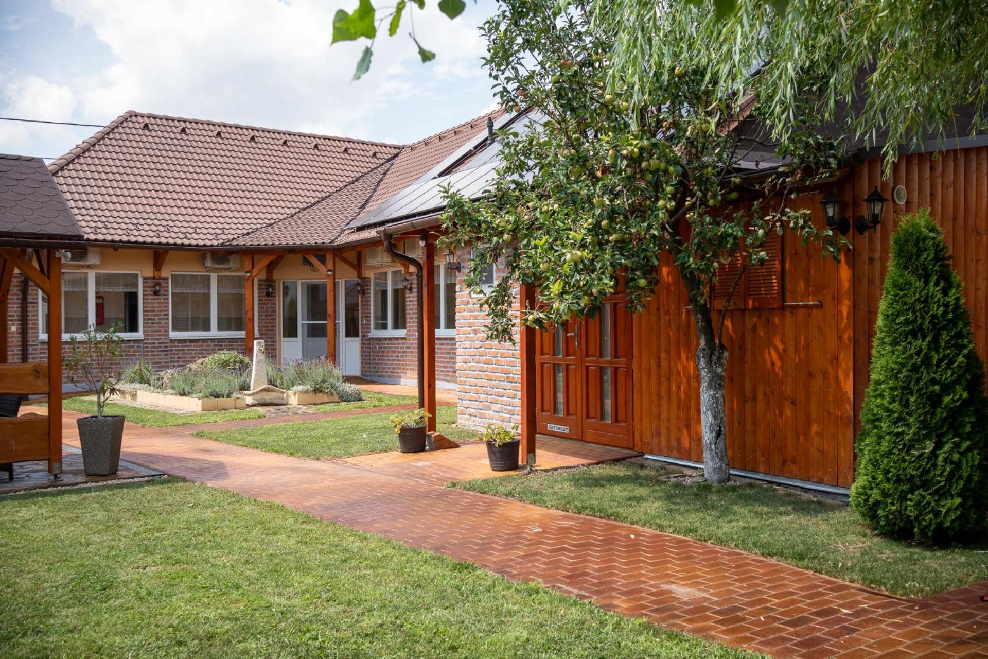 Holiday Apartmanhaz Gyula Extérieur photo